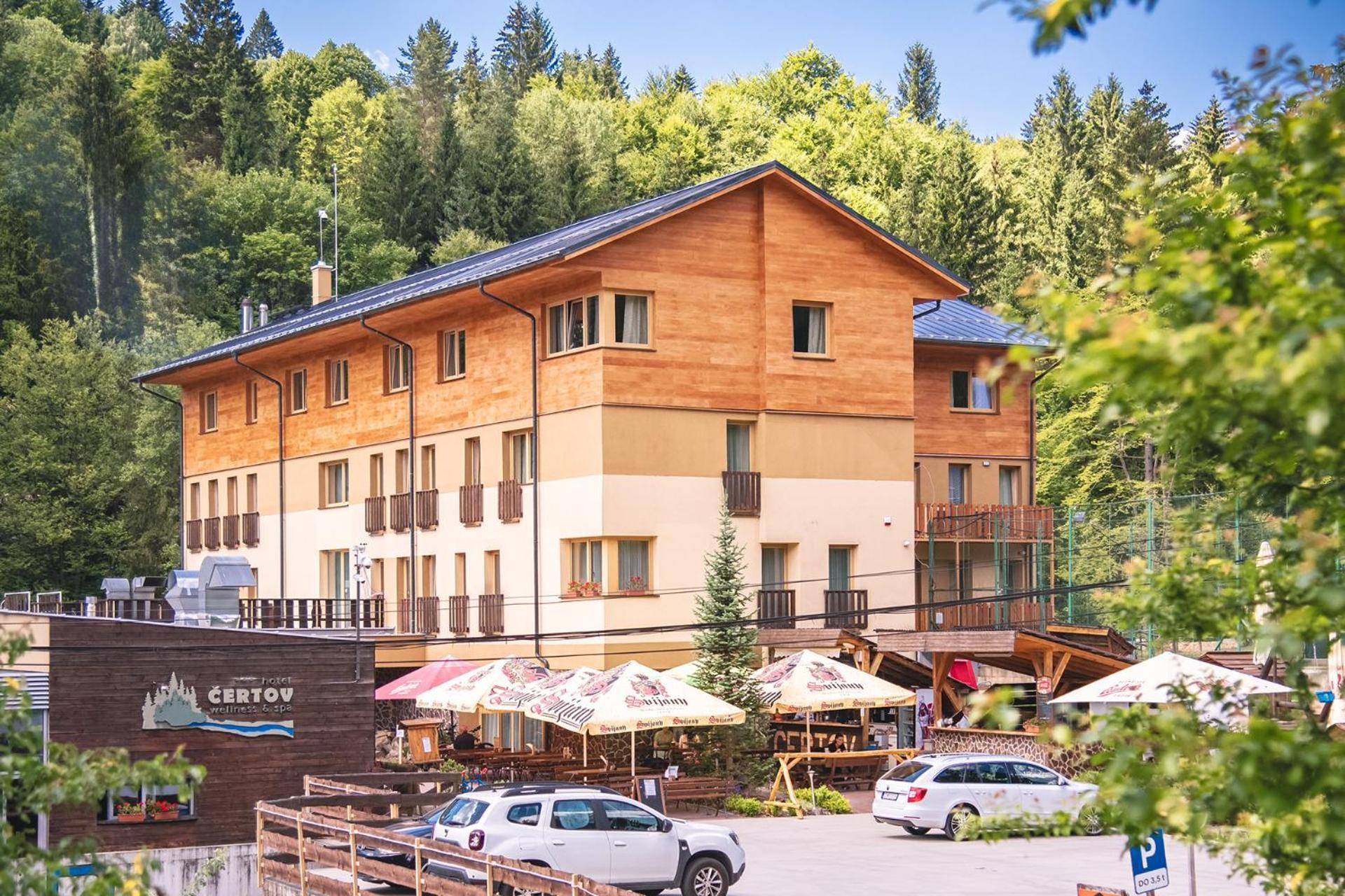 Wellness & Spa Hotel Certov Buitenkant foto